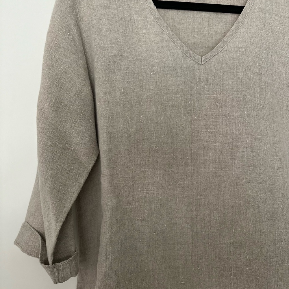 Flax V Pullover- Natural-Medium Weight - Picture 4 of 6